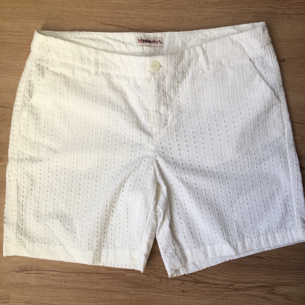 White Cut-out short with 5” inseam